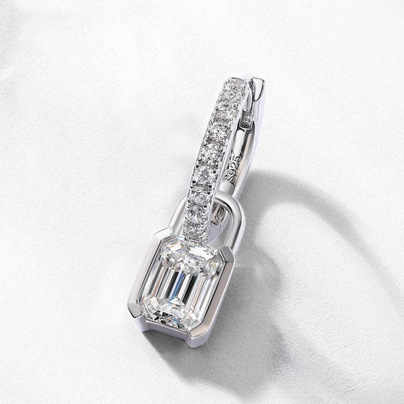 The new temperament is simple, mozzarella diamond ear buckles are fashionable and popular S925 sterling silver diamond-encrusted earrings for women's high-end sense