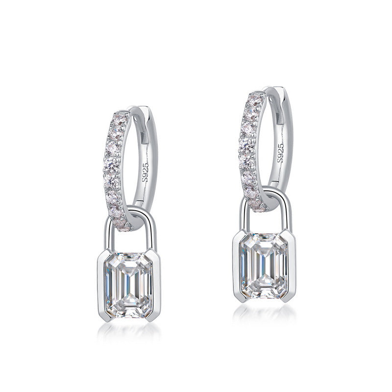 The new temperament is simple, mozzarella diamond ear buckles are fashionable and popular S925 sterling silver diamond-encrusted earrings for women's high-end sense