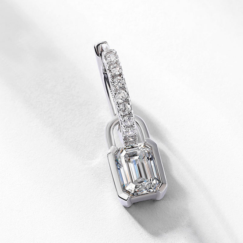 The new temperament is simple, mozzarella diamond ear buckles are fashionable and popular S925 sterling silver diamond-encrusted earrings for women's high-end sense